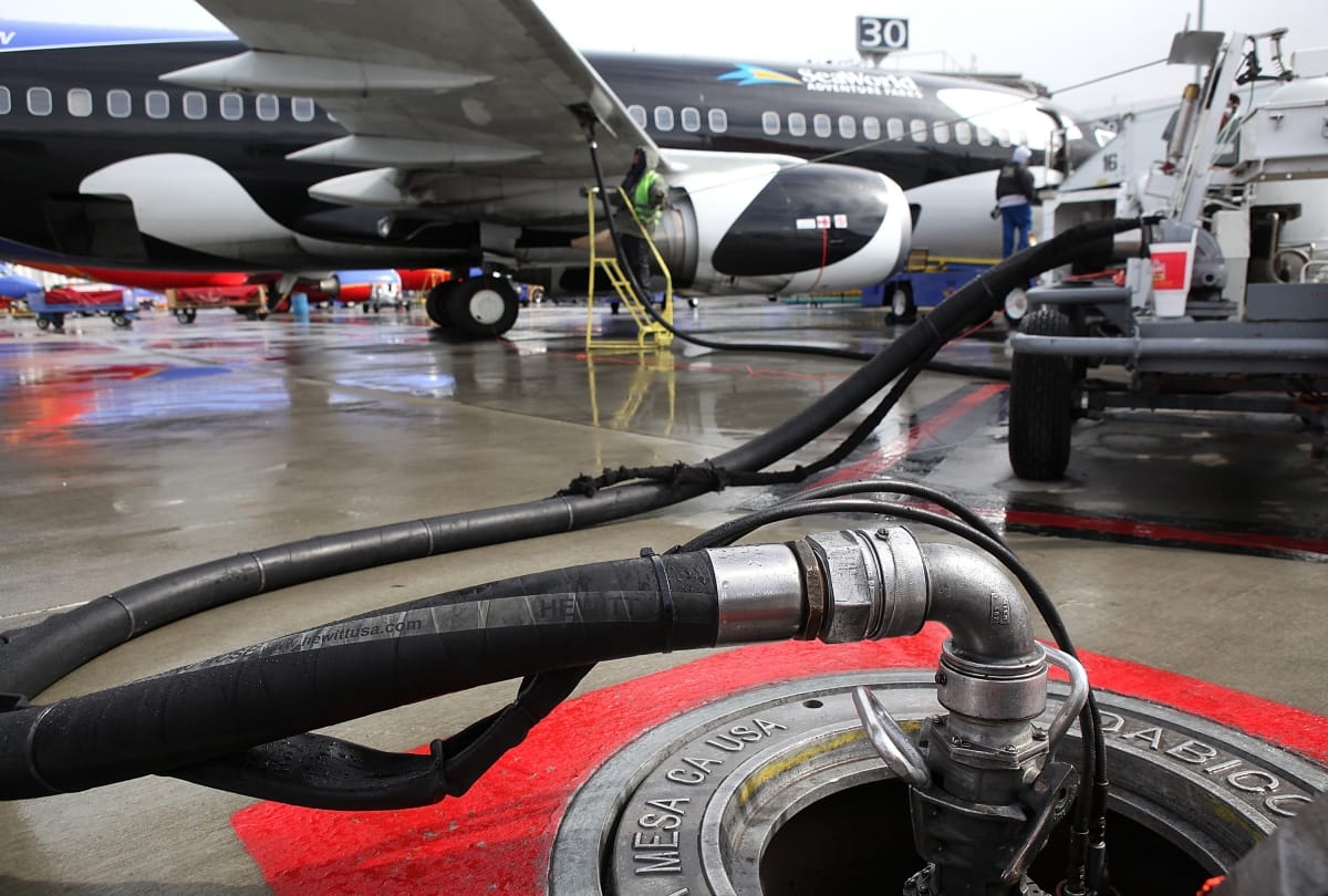 Know The Mileage Of A Airplane In One Liter Oil
