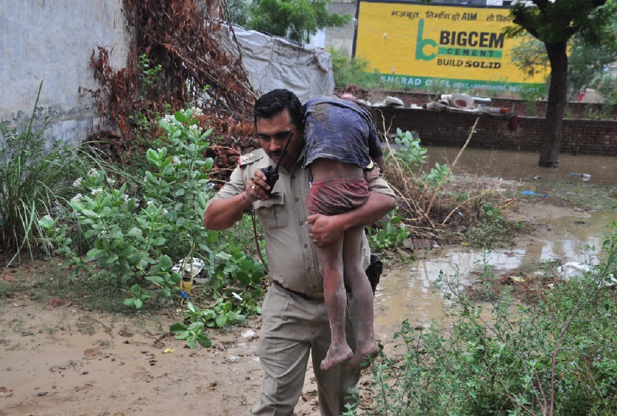 under construction building collapsed in ghaziabad of uttar pradesh