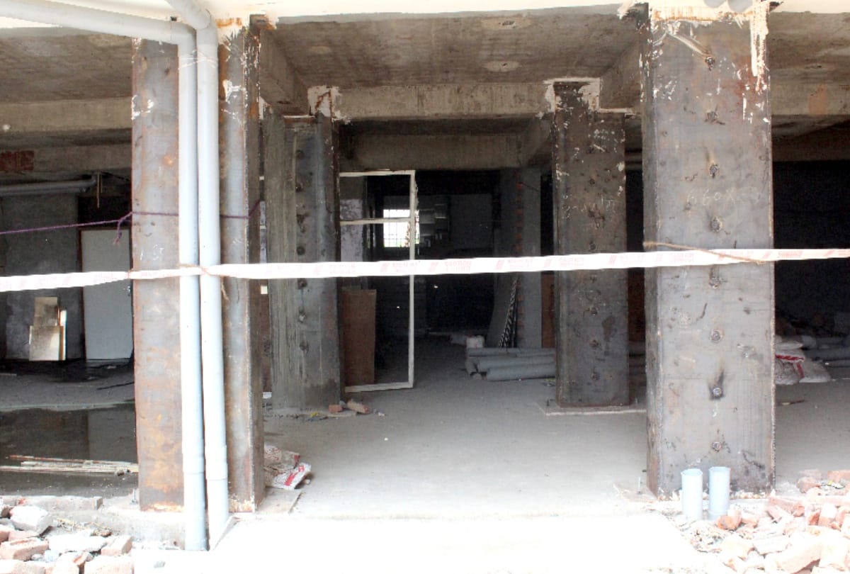 Another 5 storey building leaning in Shahberi