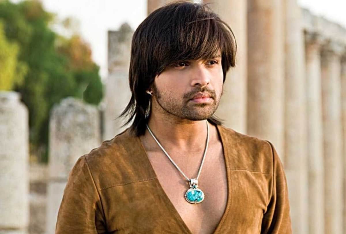 singer Himesh Reshammiya met with a car accident in the morning