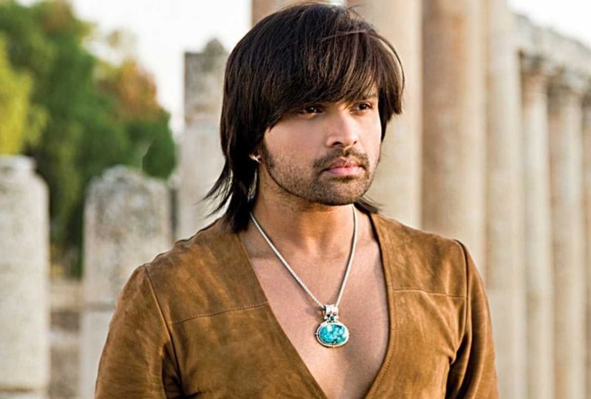 singer Himesh Reshammiya met with a car accident in the morning