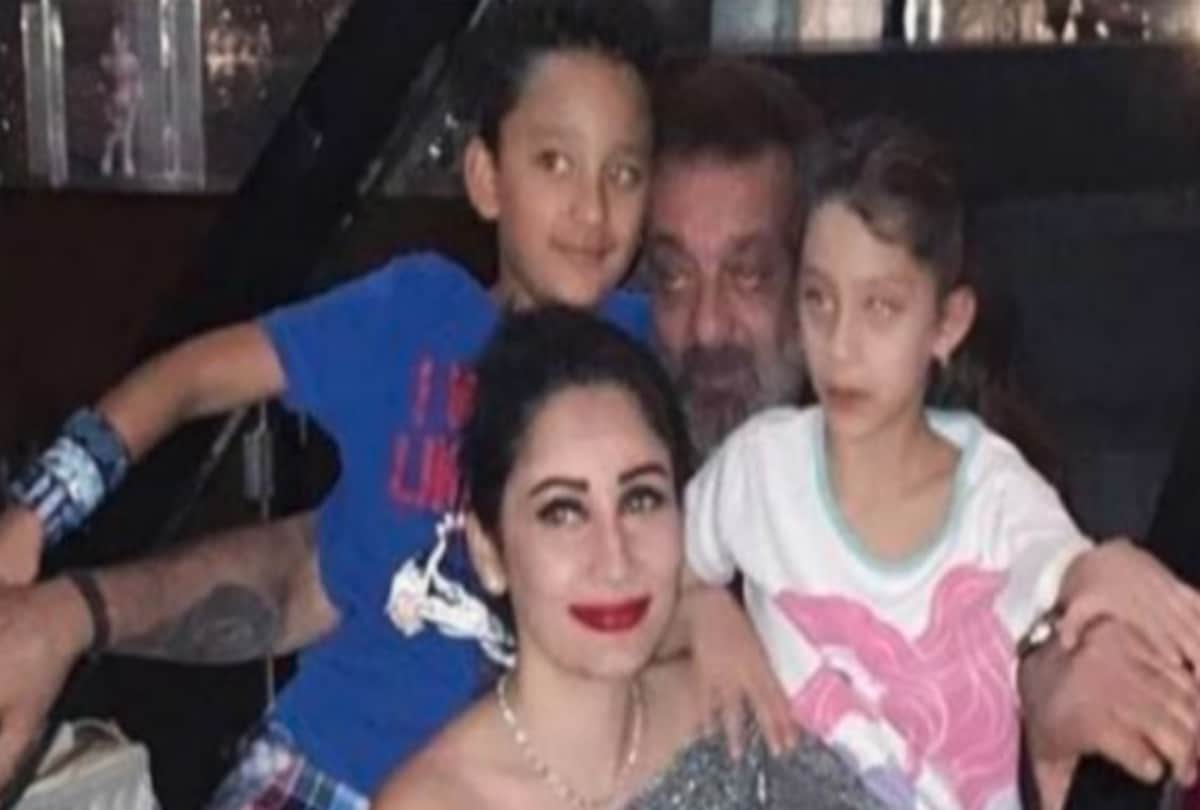 Sanjay Dutt share emotional post on his 11th wedding Anniversary with Manyata Dutt