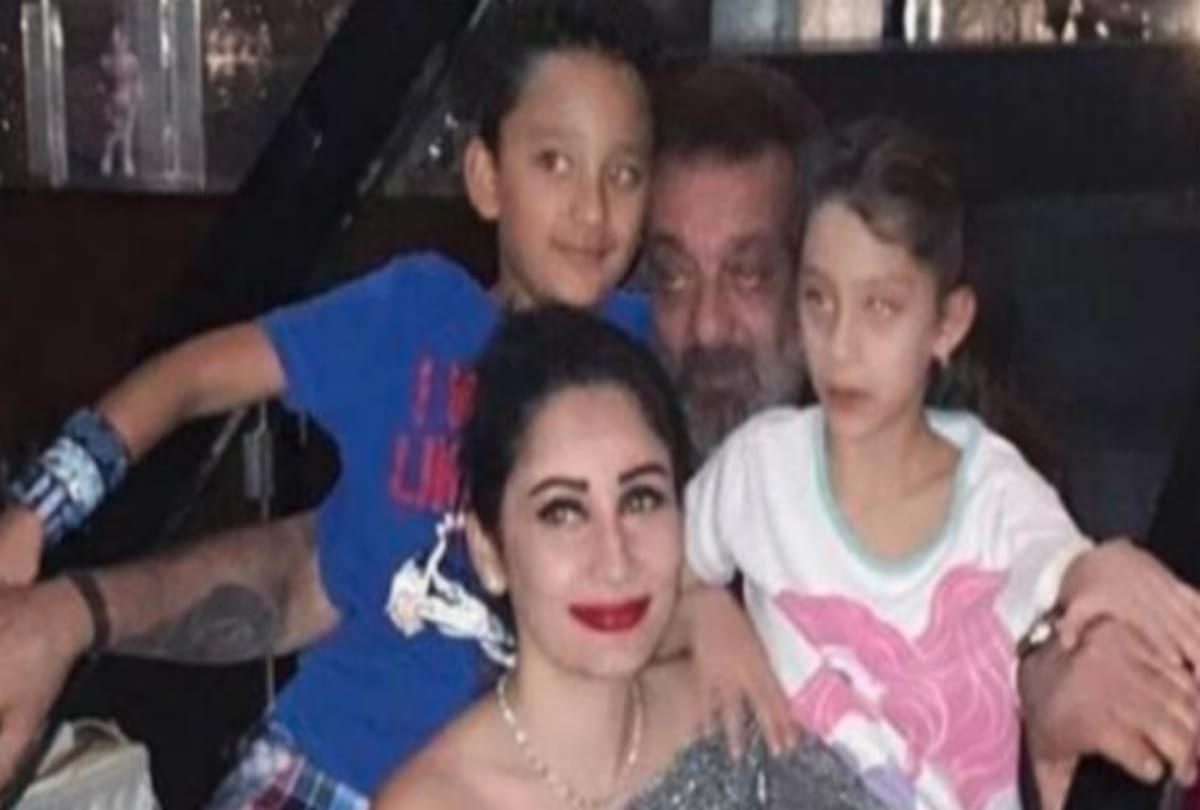 Video Manyata Dutt sung romantic song for Sanjay Dutt in her birthday party 