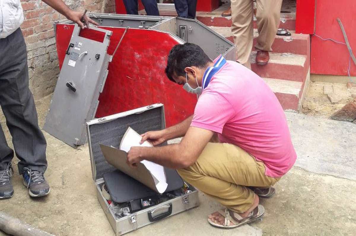 Five lakh rupees stolen from union bank ATM at mau