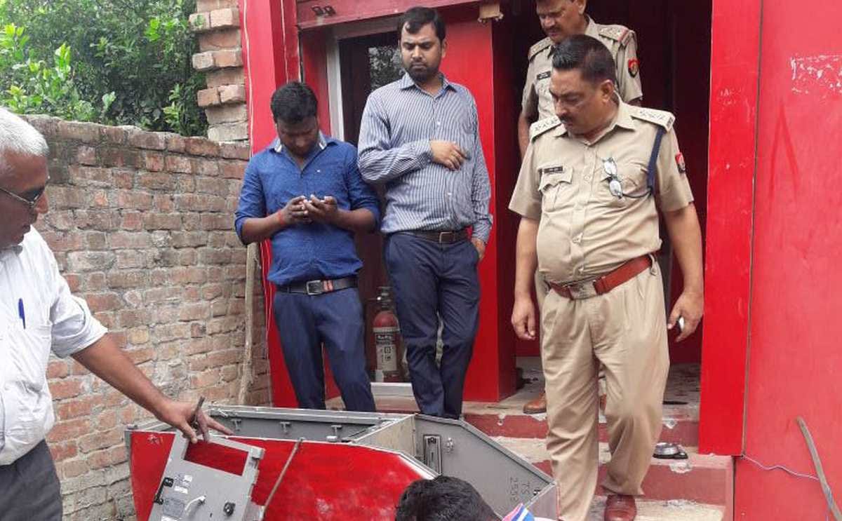 Five lakh rupees stolen from union bank ATM at mau