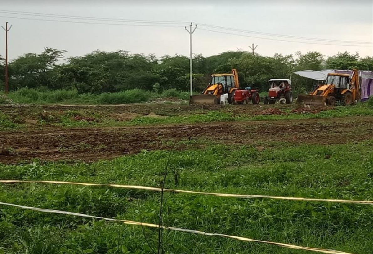 खदरी खड़कमाफ में ग्राम सभा की जमीन कब्जाने का आरोप