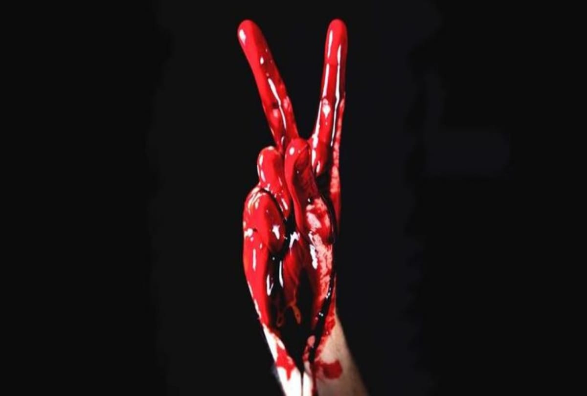 Women made a painting with the blood of her period