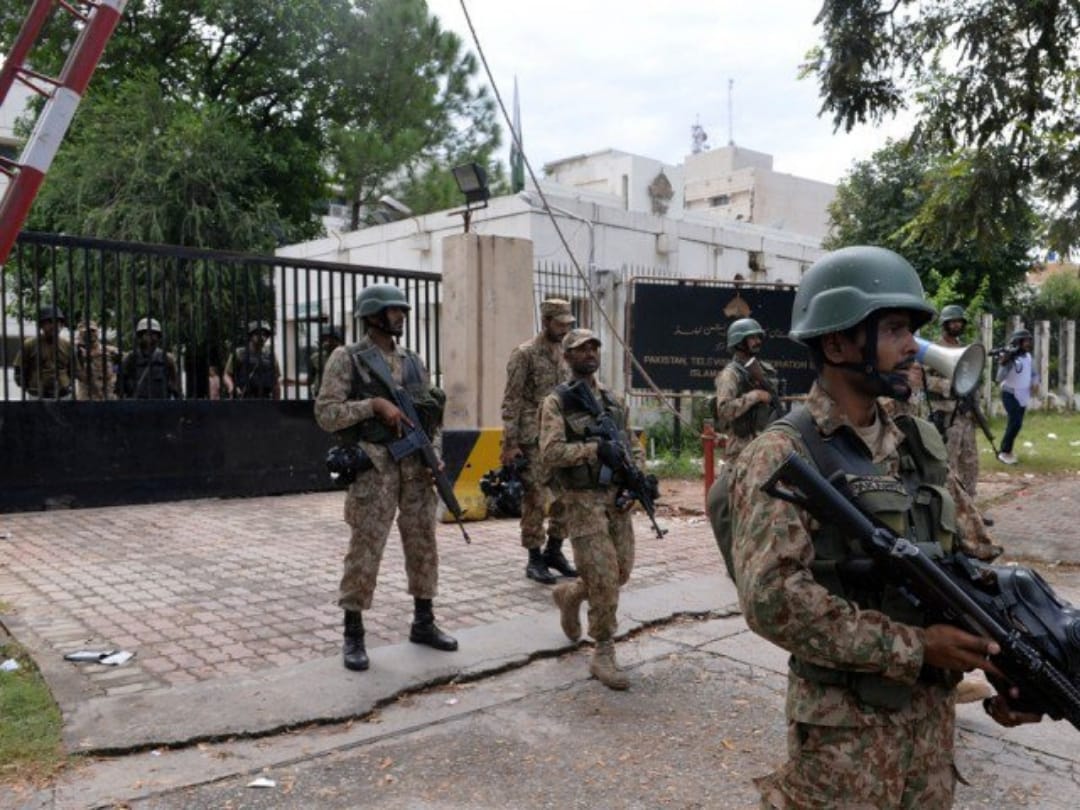 Pakistan can remove army from west and deploy on Kashmir border
