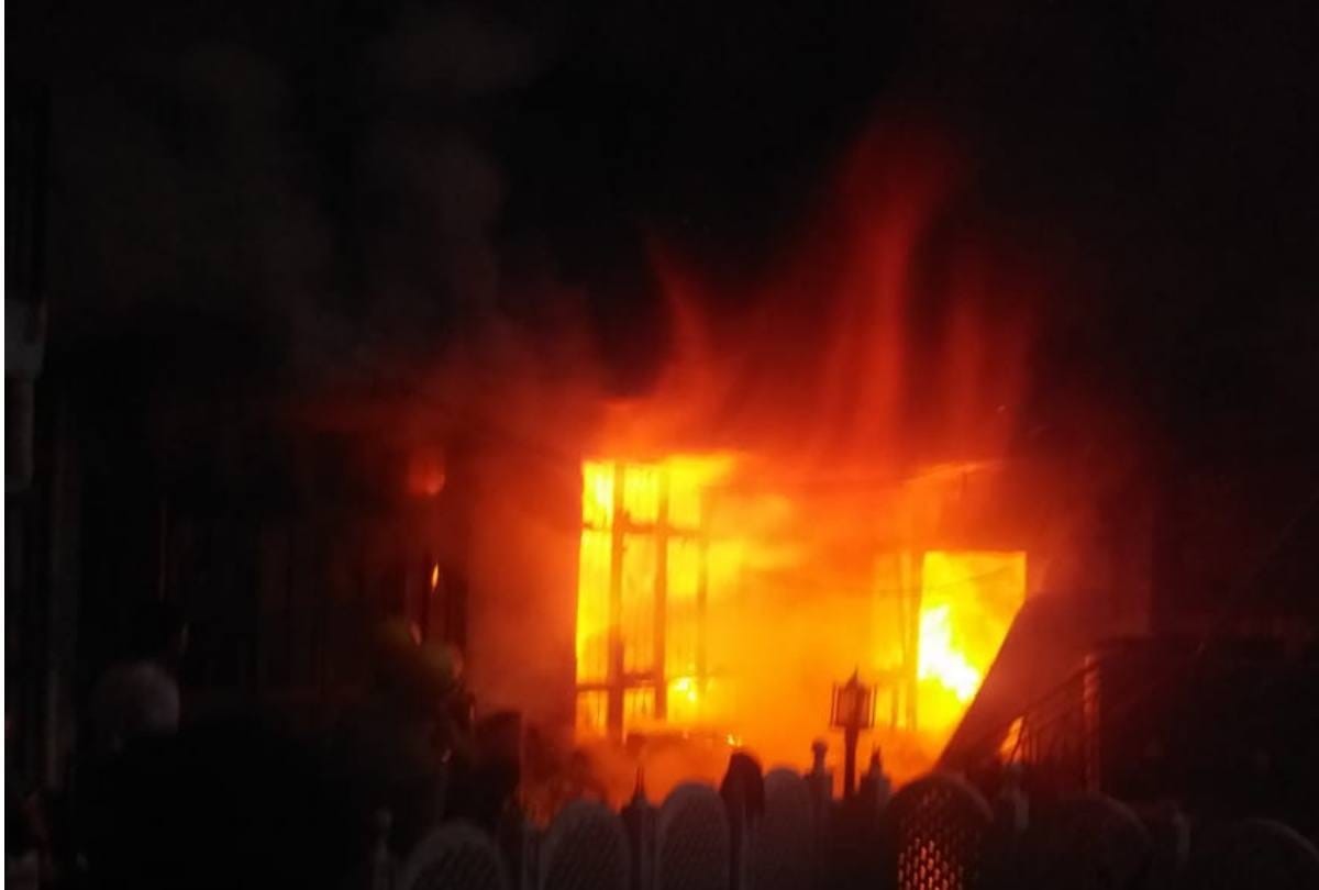 Fire Breaks Out in residential building Ner Chowk Mandi Himachal Pradesh
