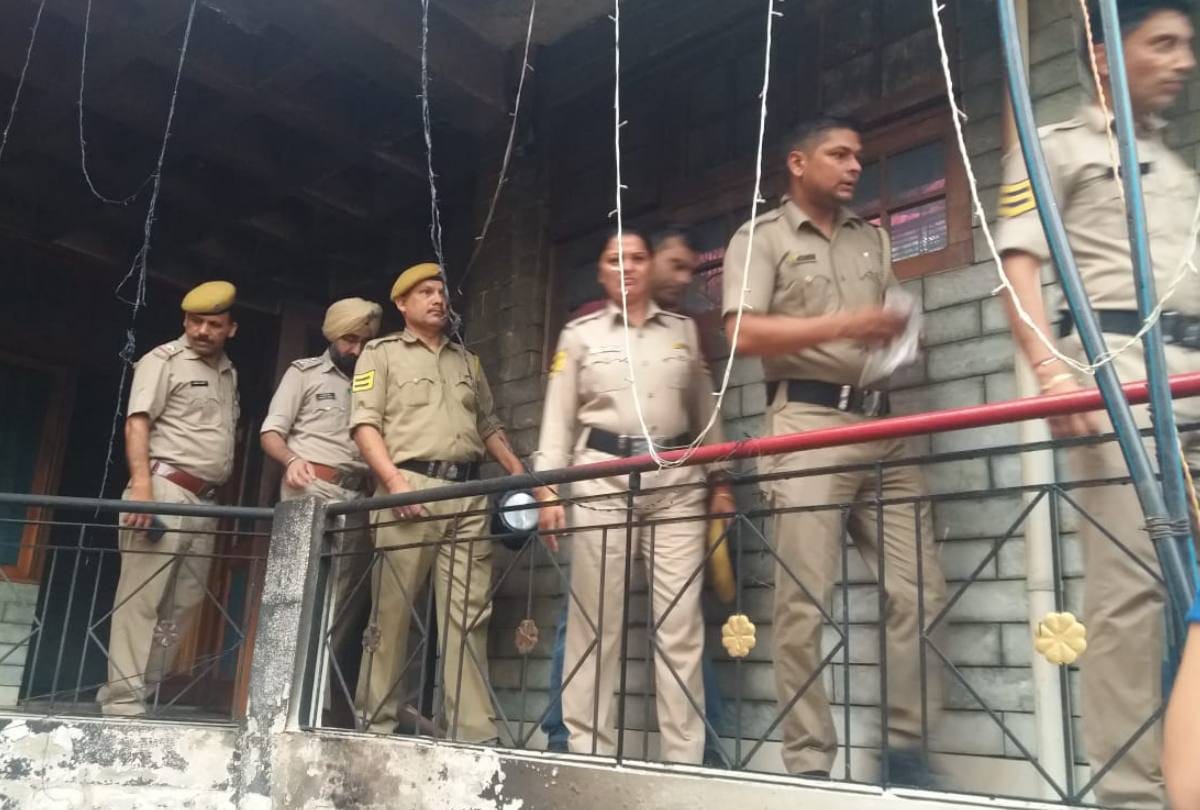 Fire Breaks Out in residential building Ner Chowk Mandi Himachal Pradesh