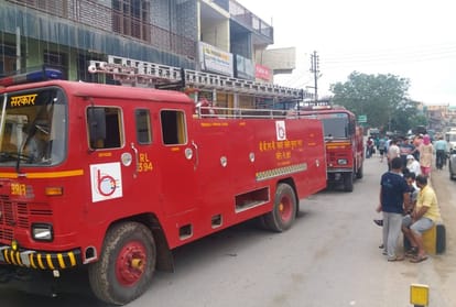 fire breaks in building ner chowk mandi side story