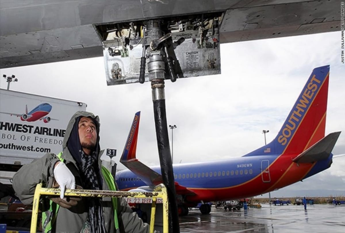 Know The Mileage Of A Airplane In One Liter Oil