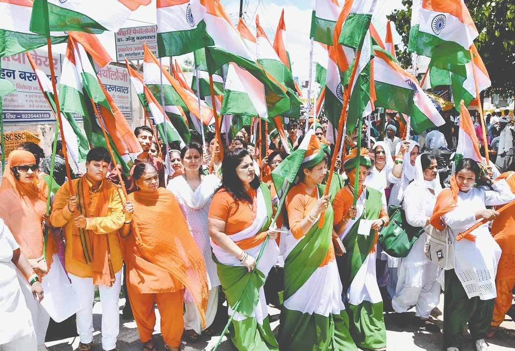तिरंगे के जन्मदिन पर माहौल हुआ तिरंगा