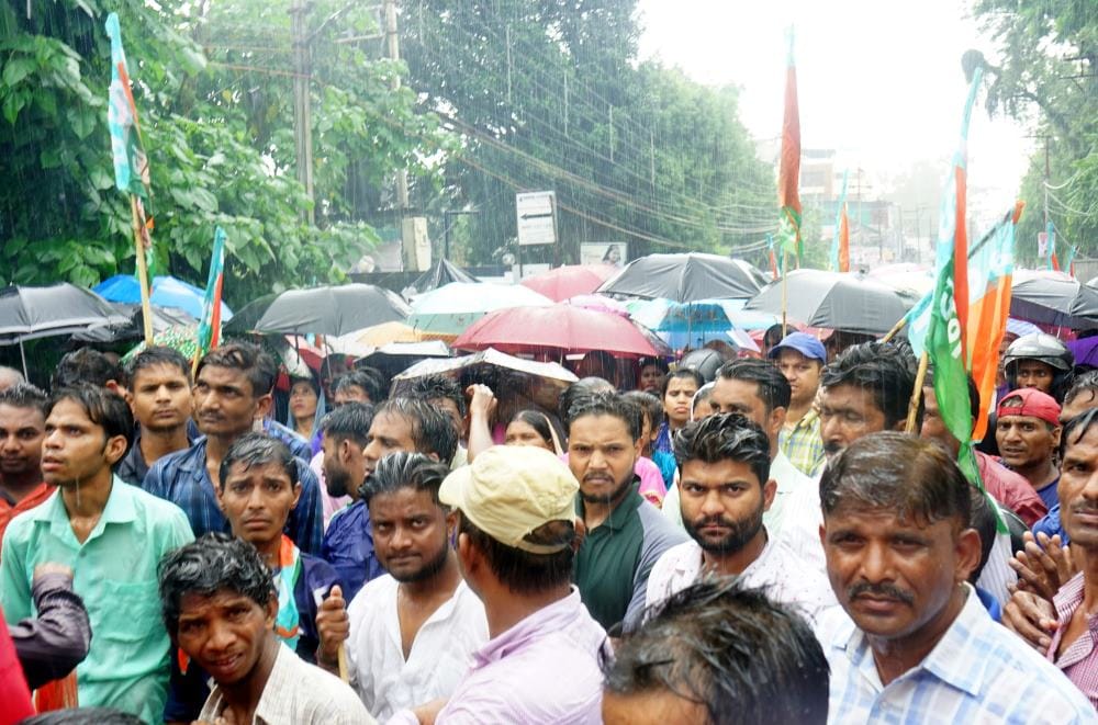 slum public protest in nagar nigam dehradun