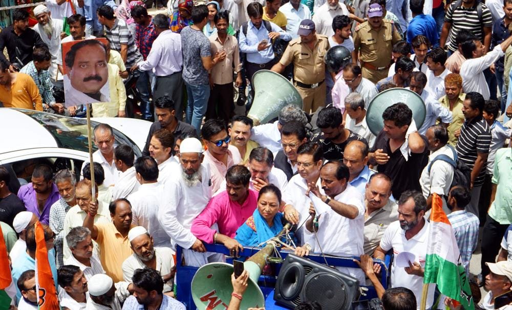 slum public protest in nagar nigam dehradun