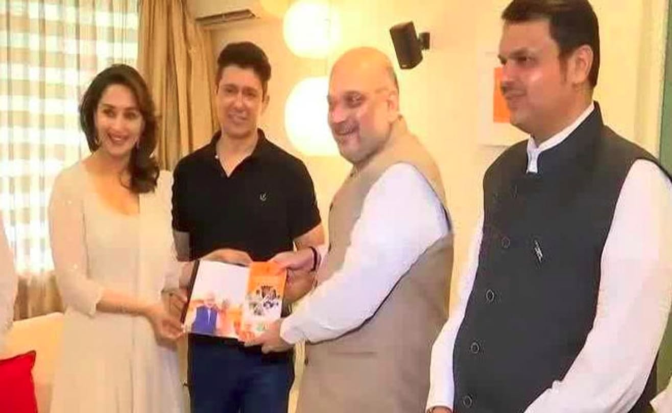 As part of Sampark campaign Amit Shah meets Lata Mangeshkar in Mumbai