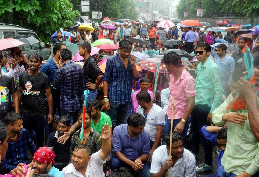slum public protest in nagar nigam dehradun