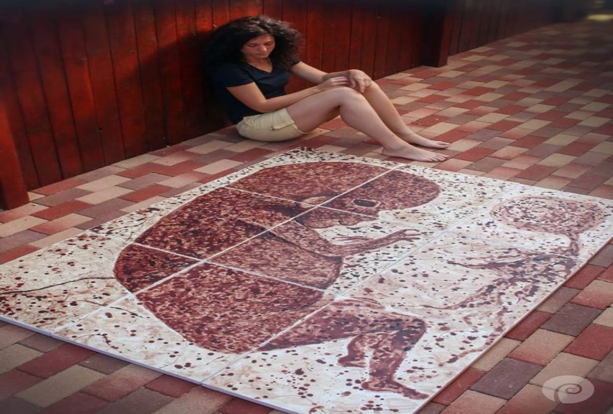 Women made a painting with the blood of her period