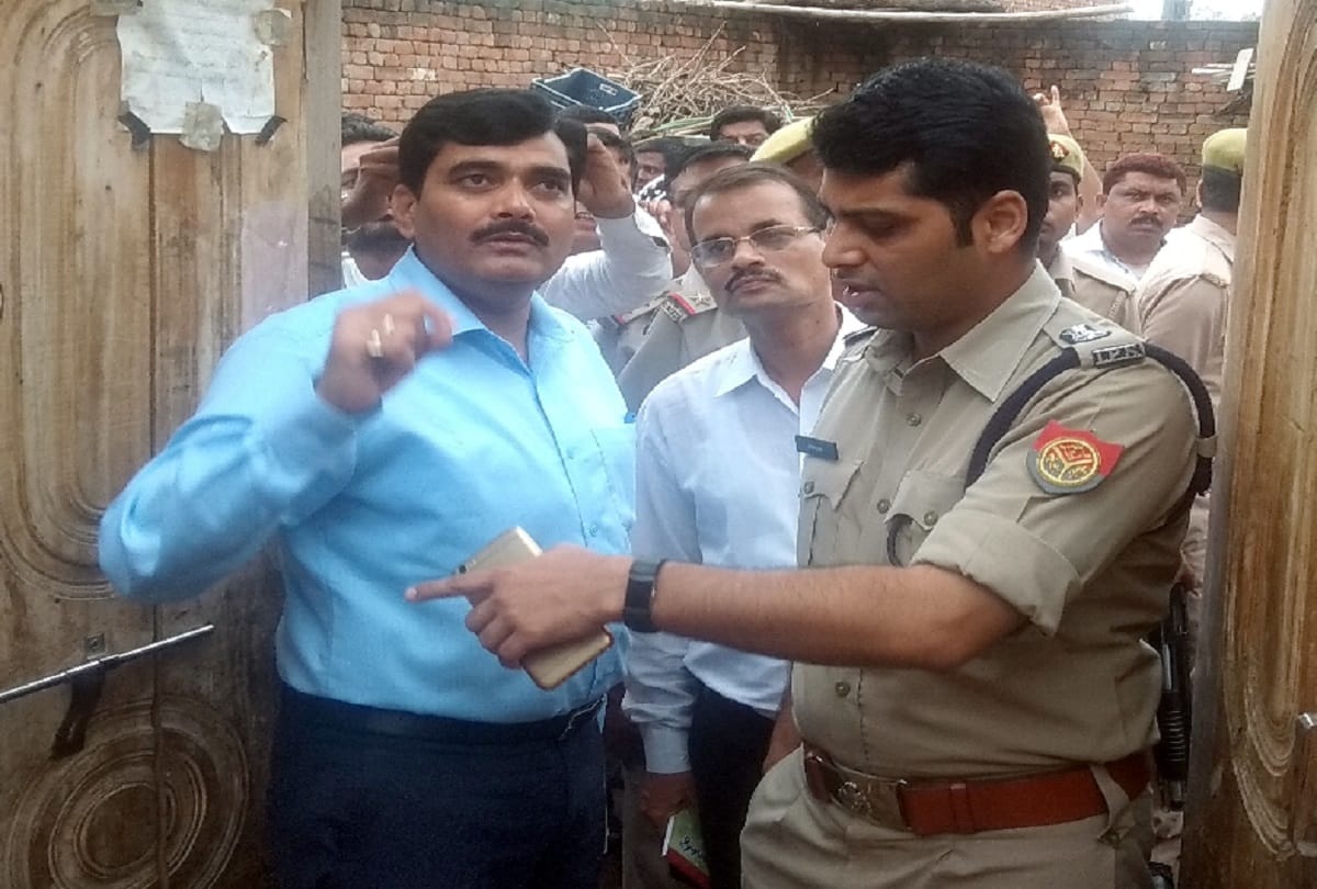 UP: Two died due to falling roof of house in Shamli, many injured, photos