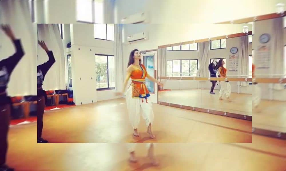 urvashi rautela dance video in social media