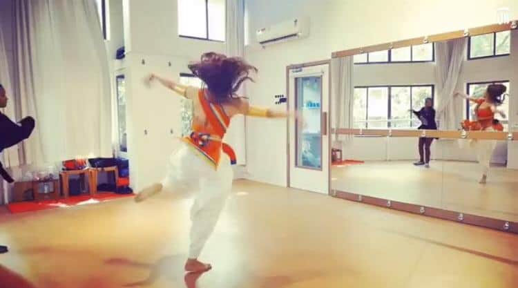 urvashi rautela dance video in social media