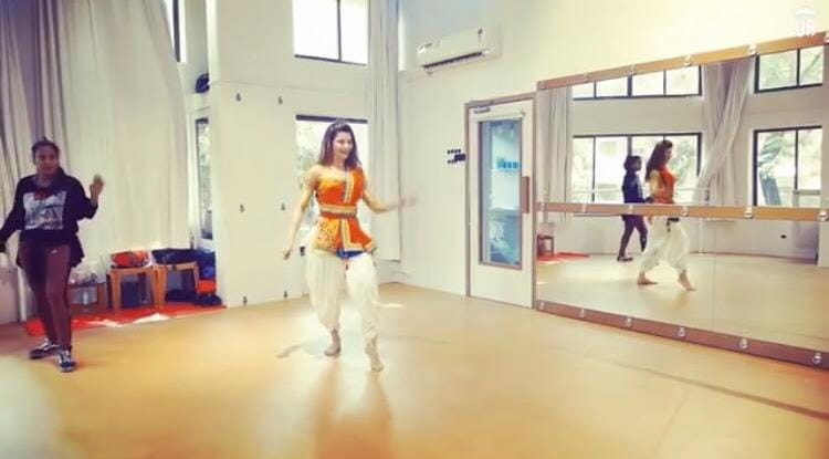 urvashi rautela dance video in social media