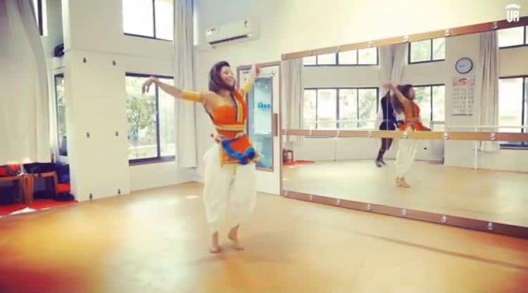 urvashi rautela dance video in social media