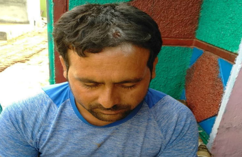 robbers attacks toll plaza workers for loot 