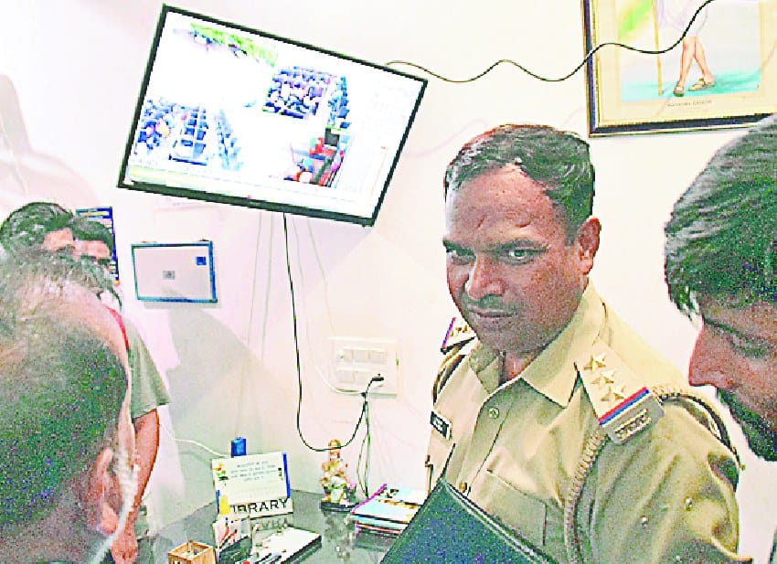 chaatra ne complexki tessri manjil se koodkar di jaan