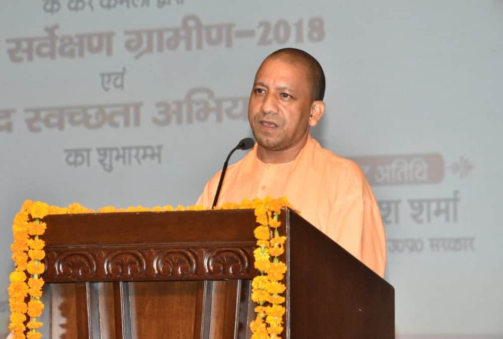 Zila gorakhpur director meet with cm yogi adityanath and show him the script