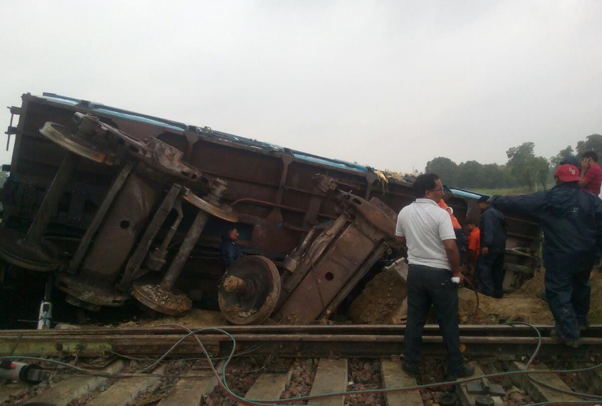 goods train derailment in amethi akbargunj railway station