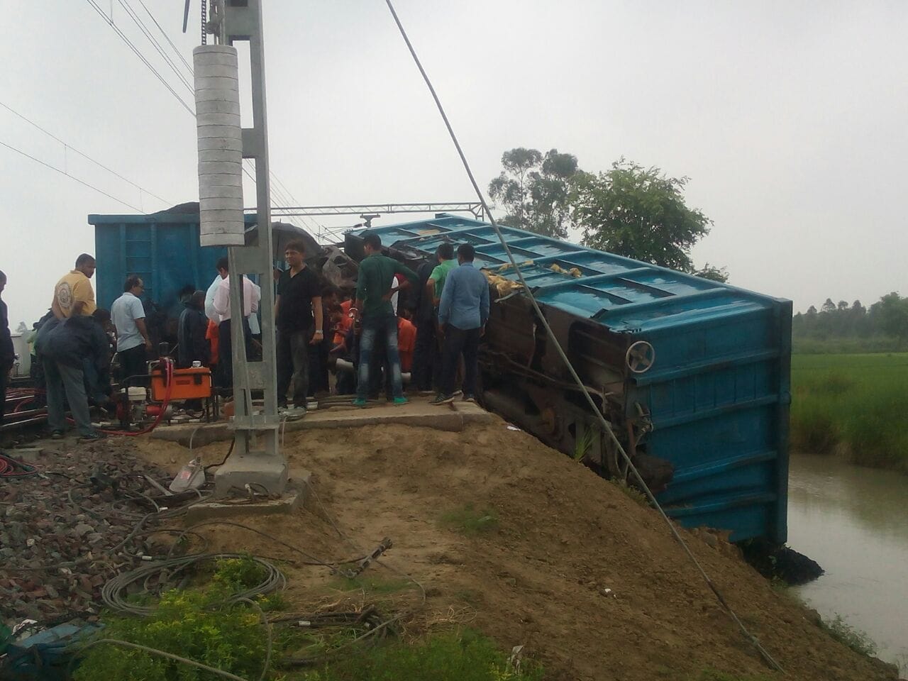 goods train derailment in amethi akbargunj railway station