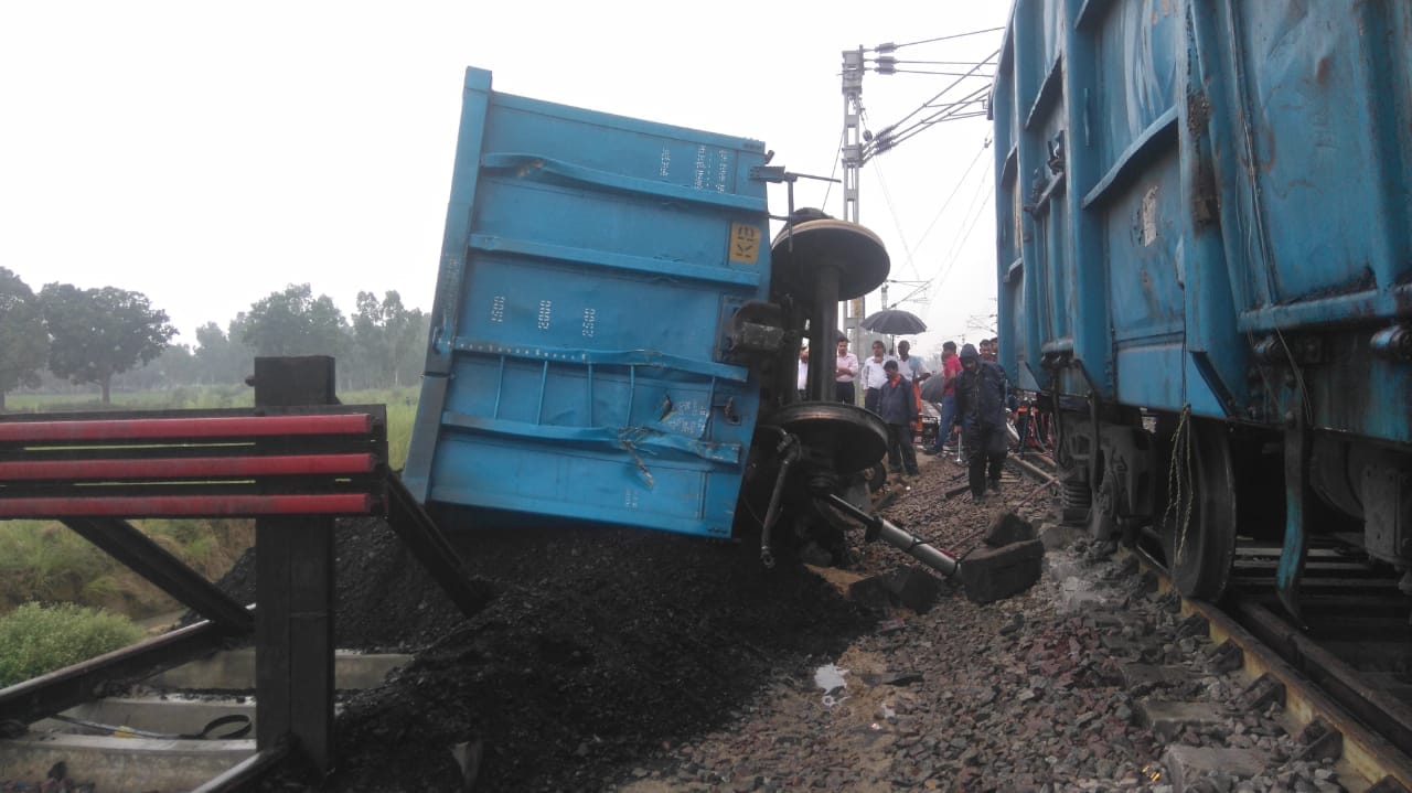 goods train derailment in amethi akbargunj railway station