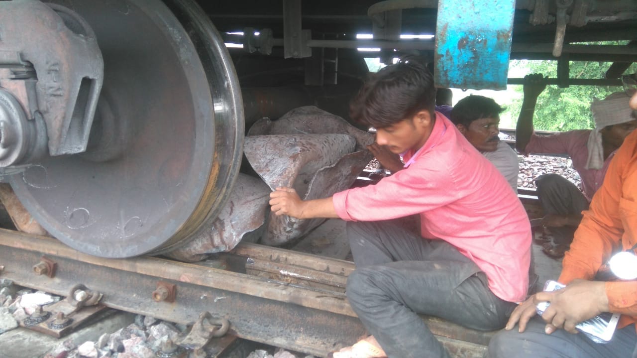 goods train derailment in amethi akbargunj railway station