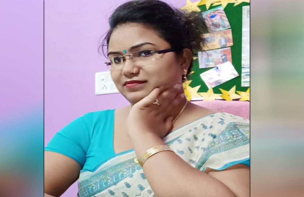 lady teacher crushed to death by truck in agra