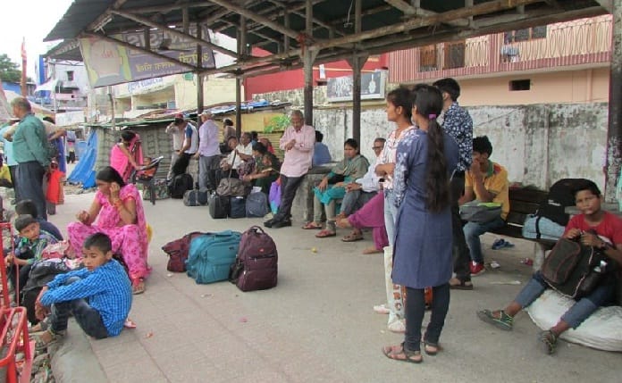 निजी बसों की हड़ताल से अस्त-व्यस्त पहाड़