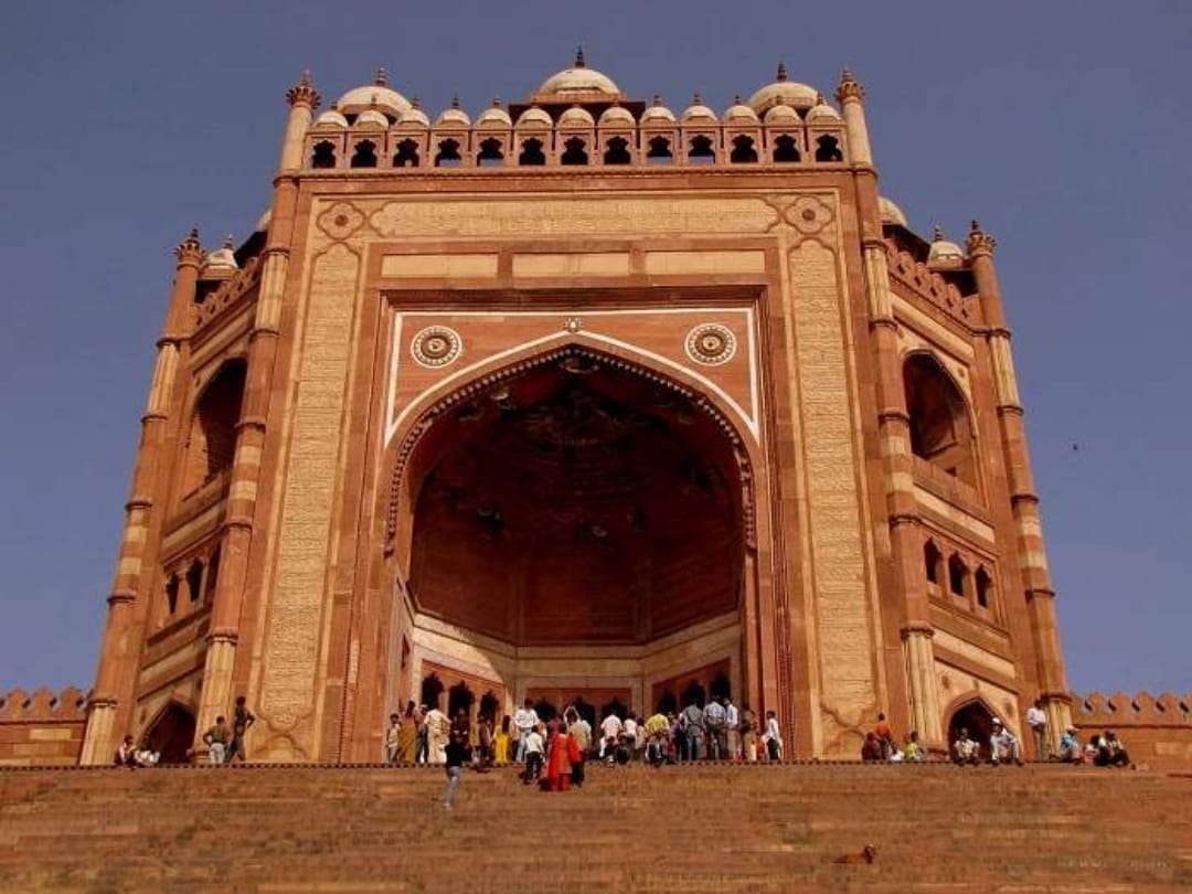 SIS jawans and branch head fight in fatehpur sikri
