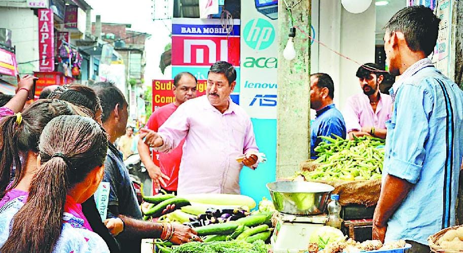 अतिक्रमण पर 6 रेहड़ियों और 3 दुकानदारों का सामान जब्त