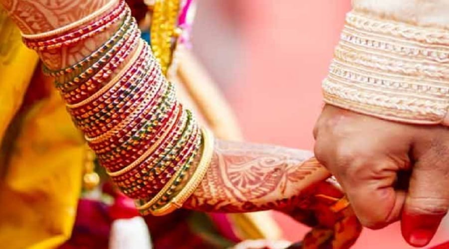 UP: woman left husband, insistence to live with lover