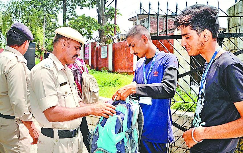 हमीरपुर कॉलेज के छह छात्र निष्कासित, बैग लाने पर पाबंदी