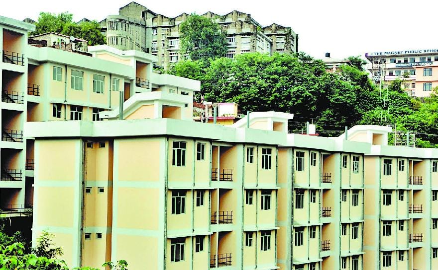 गरीबों के लिए बनाए फ्लैट मेडिकल कॉलेज को देने की तैयारी