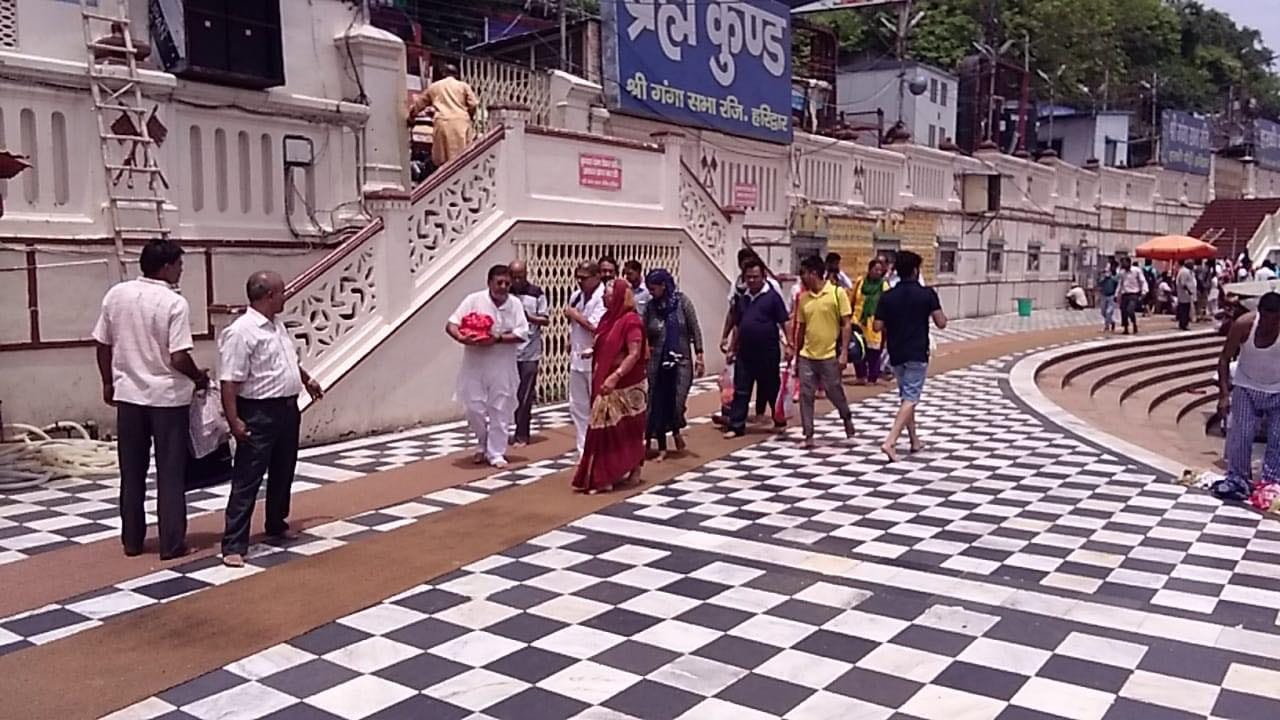 Lyricist gopaldas neeraj bonse flow in haridwar
