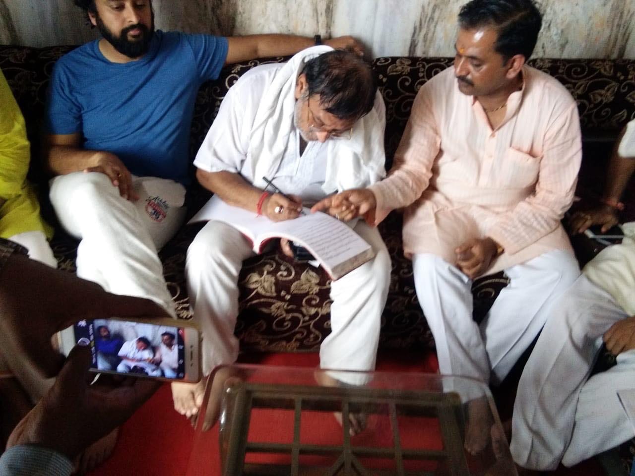 Lyricist gopaldas neeraj bonse flow in haridwar