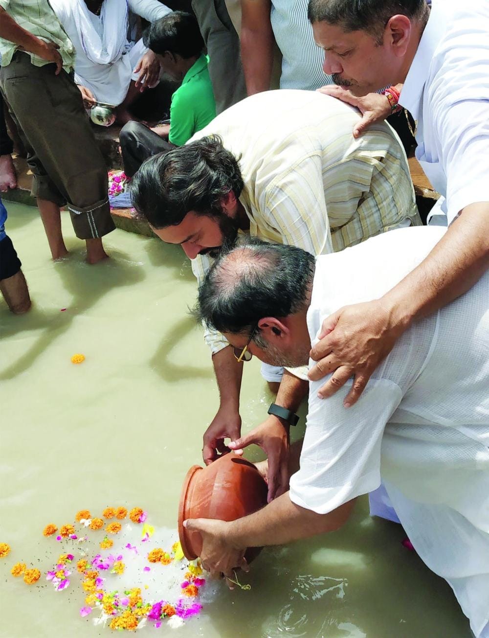 Lyricist gopaldas neeraj bonse flow in haridwar