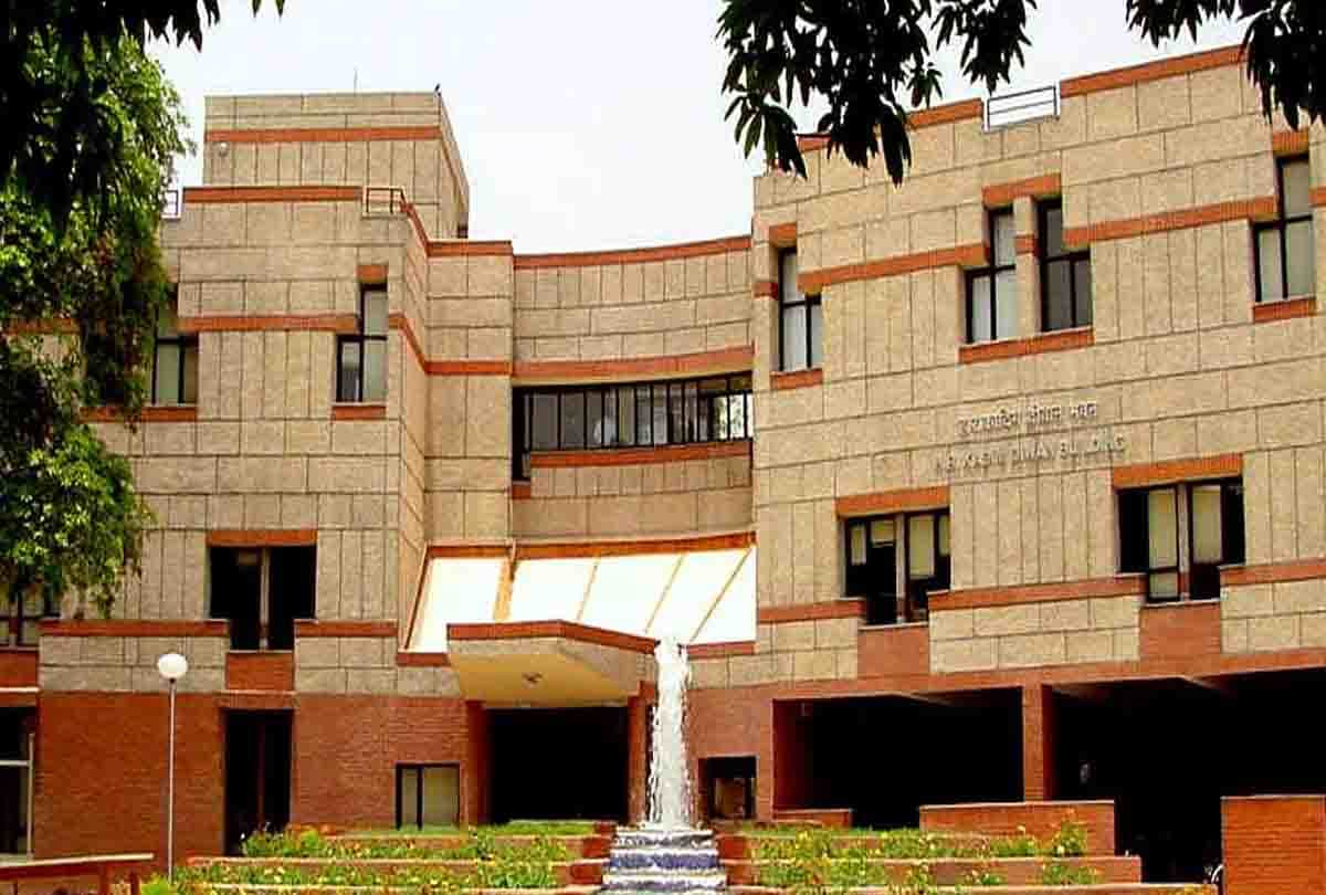 teachers will also be taught with the Students in kanpur IIT