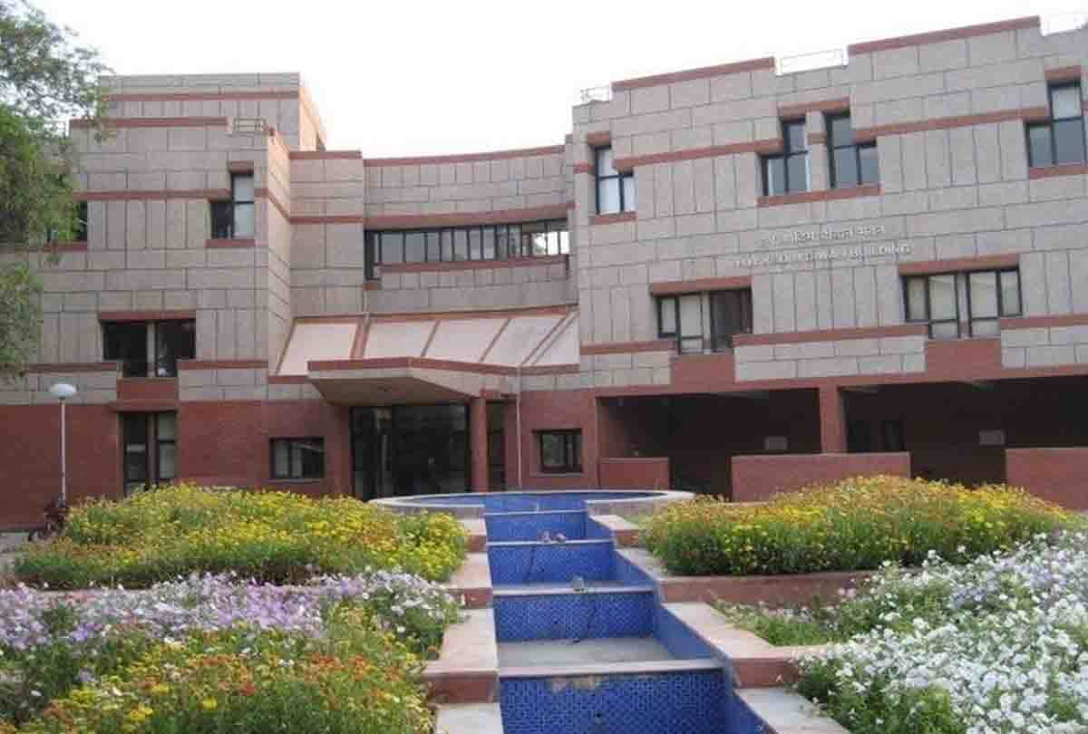 teachers will also be taught with the Students in kanpur IIT