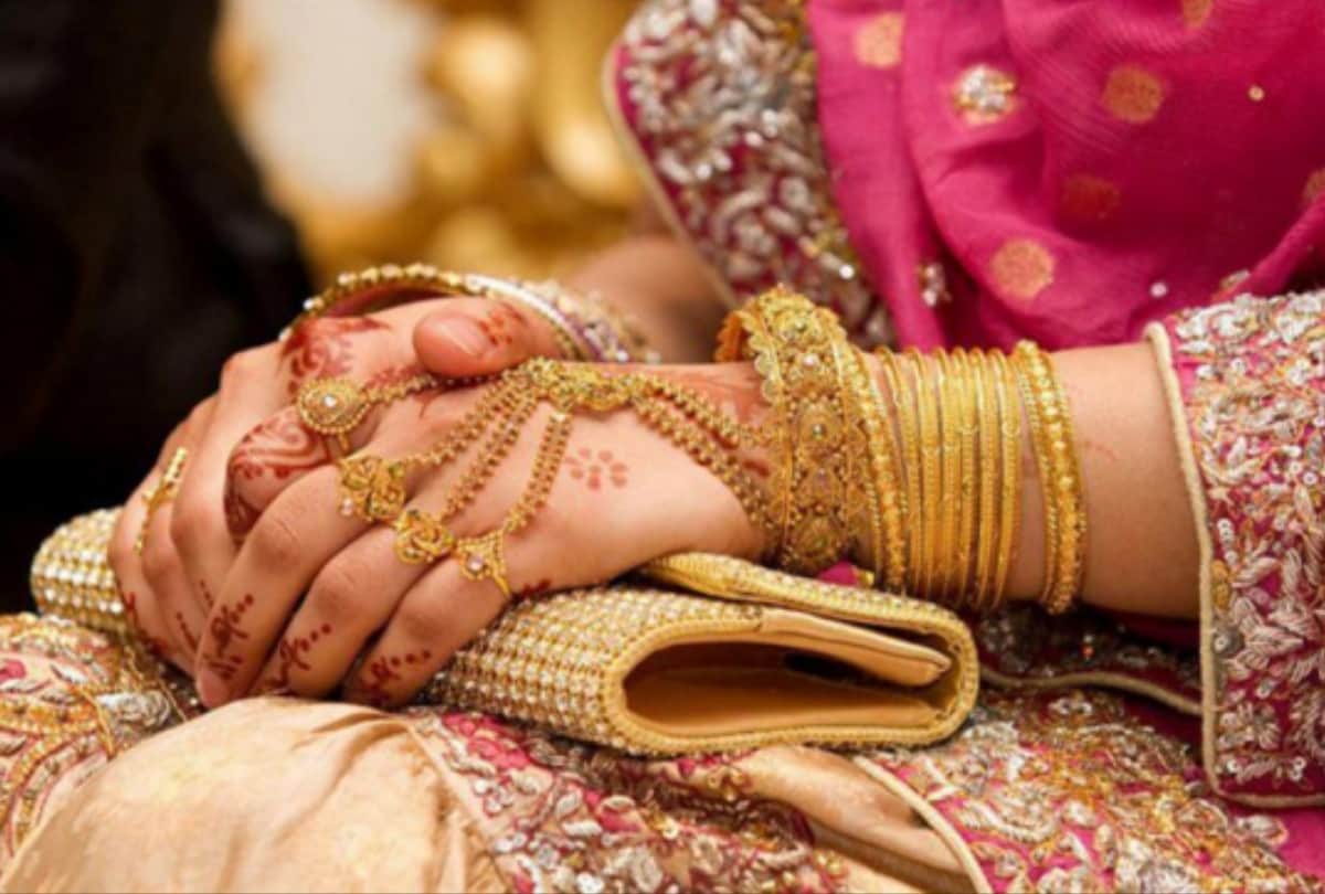 after marriage Bride looted husband house in gorakhpur