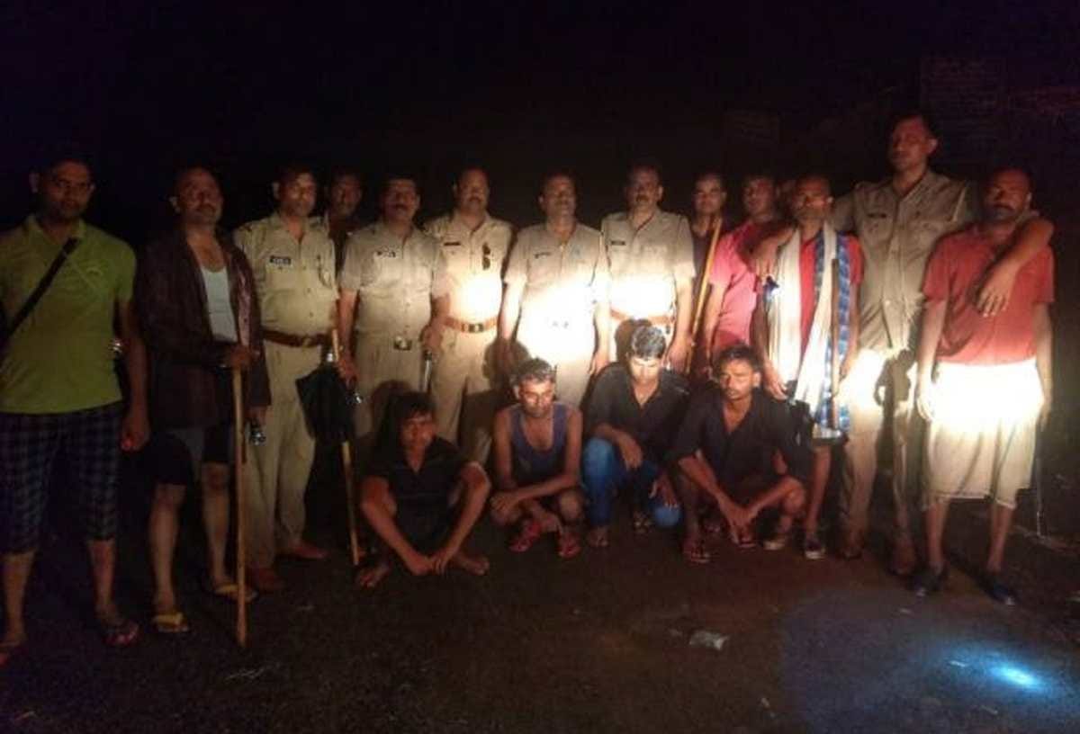 Four tourist trapped in mirzapur waterfall police rescued and get safely