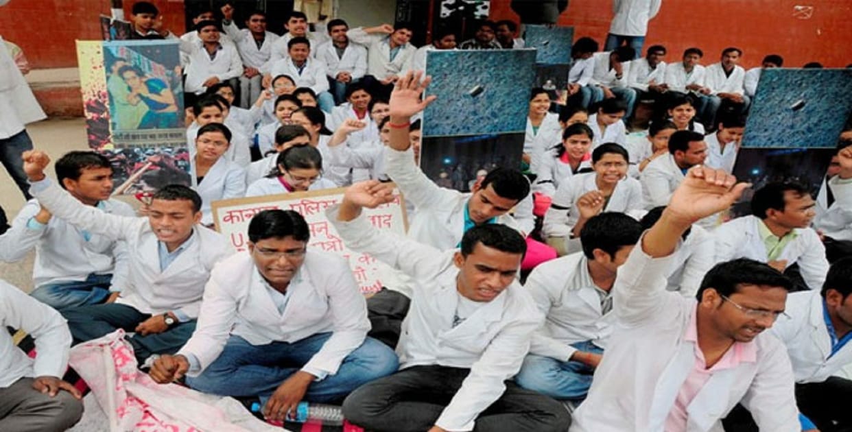 junior doctors submitted their resignation on demands for stipend and equipment in mp