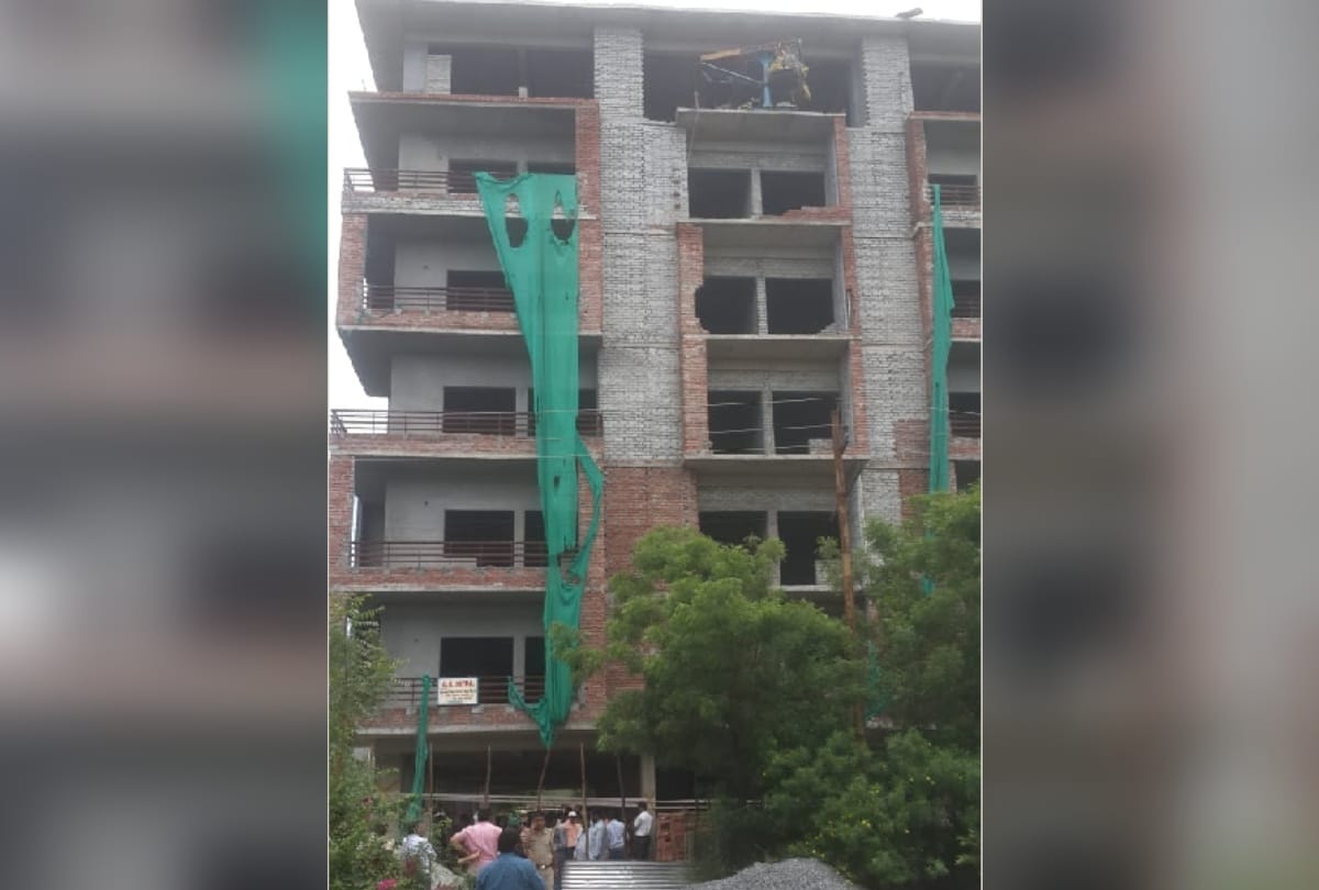 Sealed 8 storey illegal building in Noida after Shahberi buildings collapse
